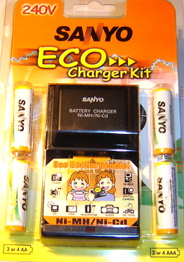 SANYO CHARGER AND 4X AA RECHARGEABLE BATTERIES